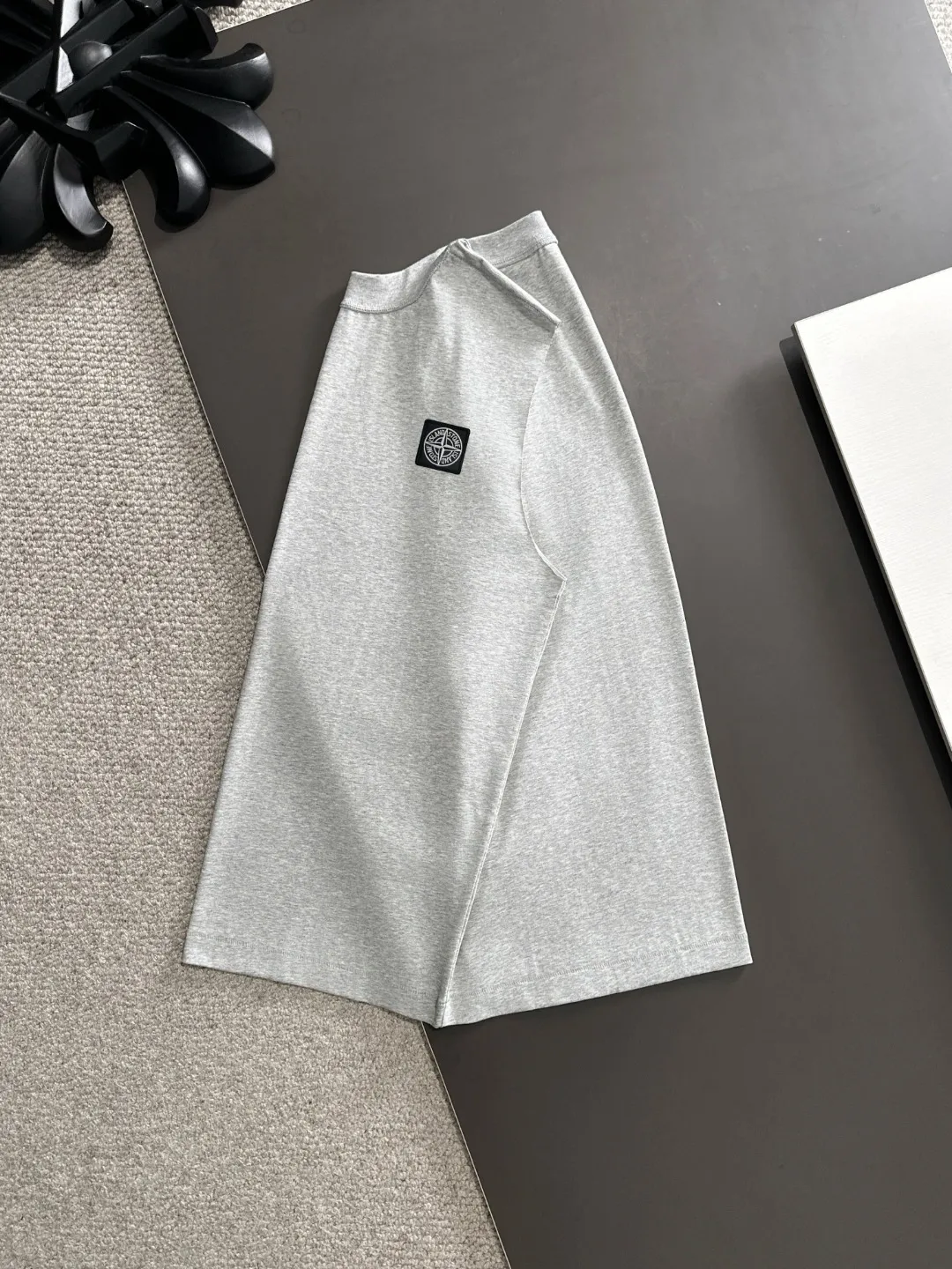 Next day shipping P460 Stone lsland/stone island high quality 2025 spring and summer new casual suit exclusively developed by yb! High quality production! Imported custom-made fabrics for foreign orders, with high breathability and comfort, impeccable details, brand element design concept, delicate and soft feel! It presents a casual cut and the upper body shape is great! On sale simultaneously on the official website! From a high-end men's positioning brand, the low-key luxury taste is irresistible! Exquisite workmanship and impeccable quality! The overall style is simple, fashionable and timeless, fully meeting the requirements of stylish and tasteful dressing! Size: S-XXL
